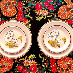 Vintage 1970’s Floral Expressions Hearthside Summertime StoneWear